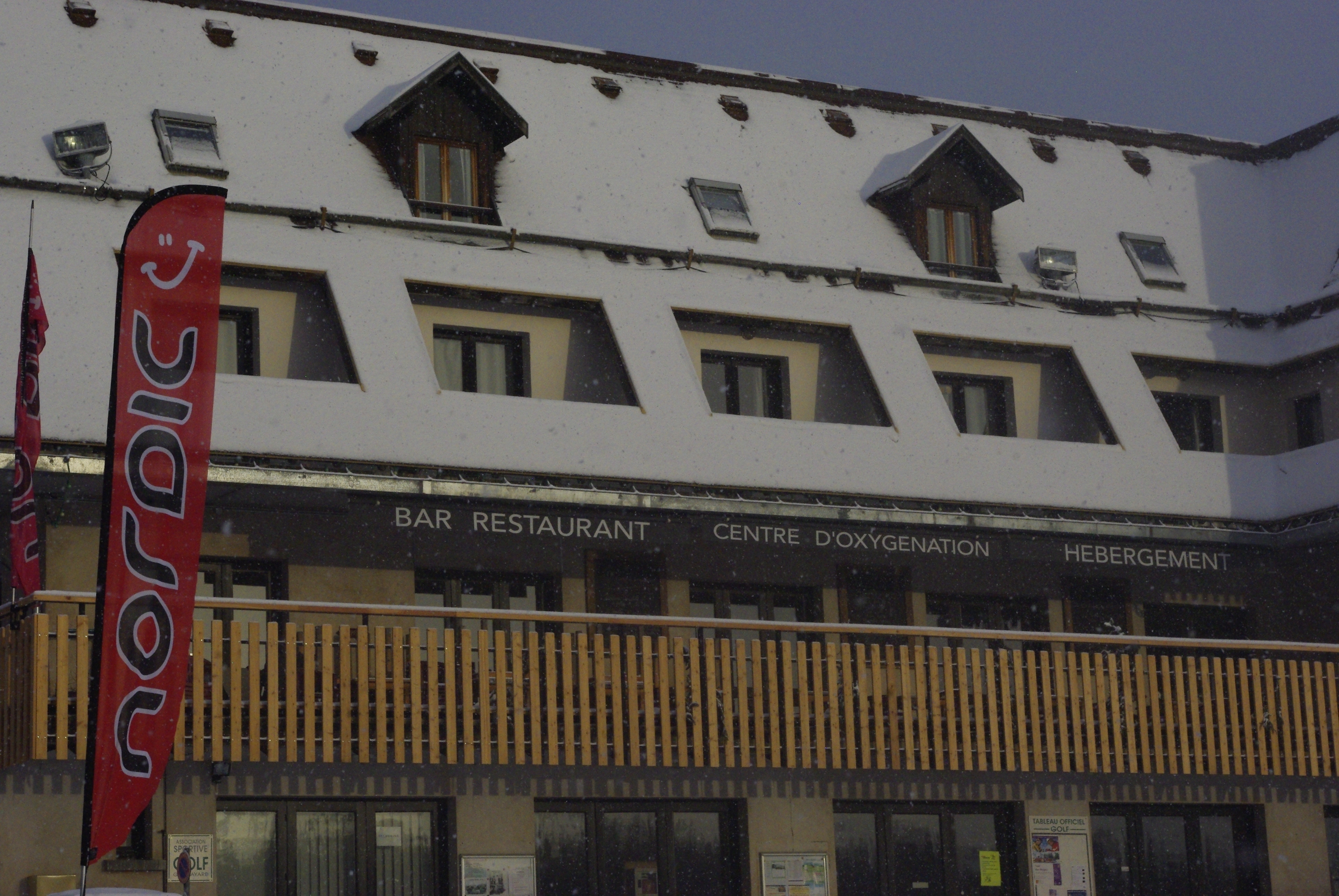 Terrasse du restaurant en ambiance hivernale